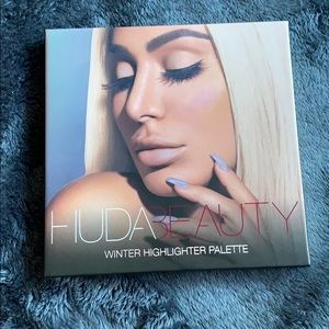 Huda Beauty Winter Highlighter Palette